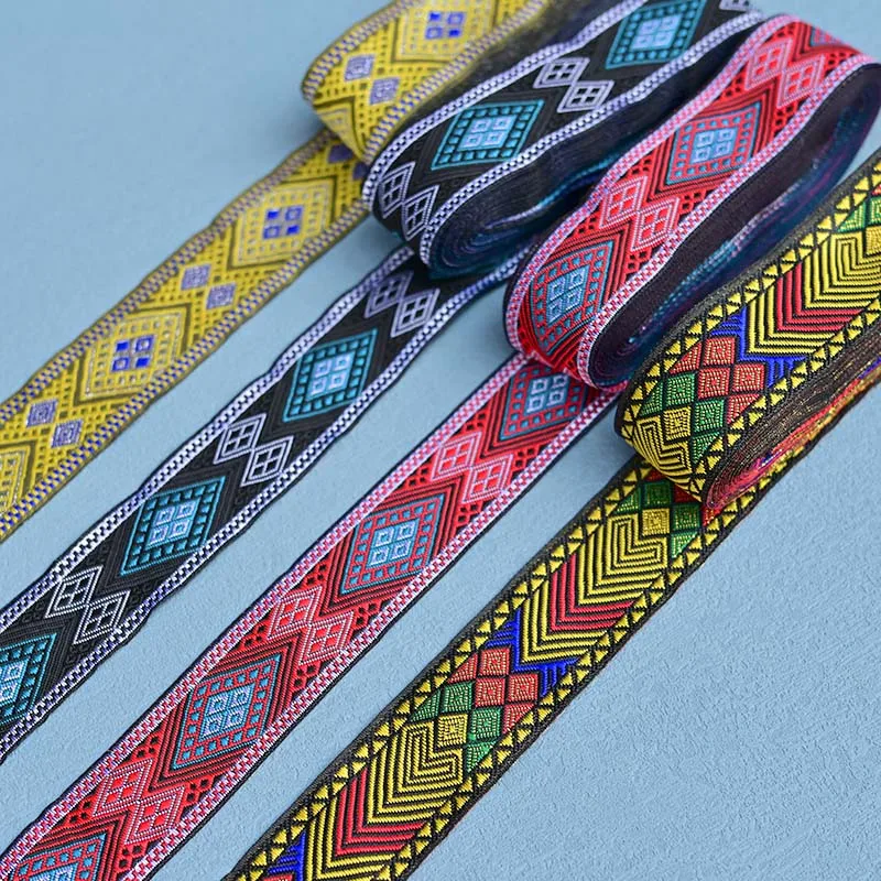 

В наличии 4 шаблона шириной 3 см, длиной 5 метров, в китайском национальном стиле, с ромбовидной вышивкой, кружева, каймы искусственными звень...