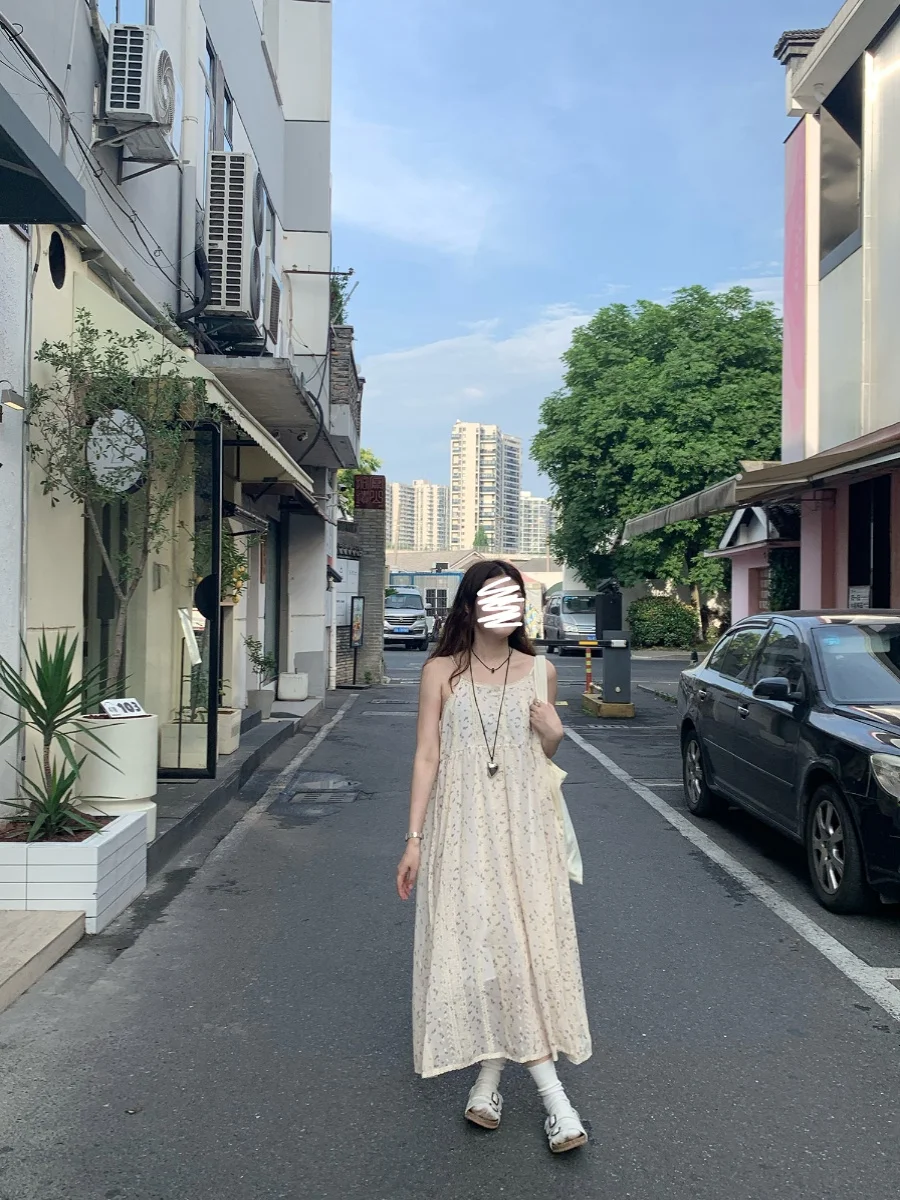 Платье-миди с высокой талией и цветочным принтом