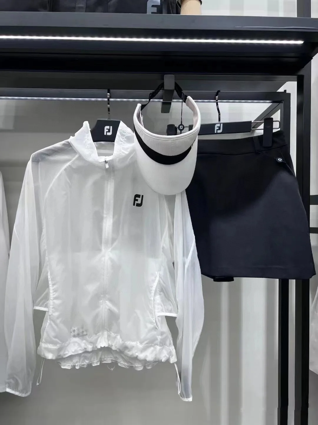 Unleash Your Golf Performance: Women's Lightweight Zip-Up Golf Jacket - Sun Protection in Style Outdoor sports and leisure