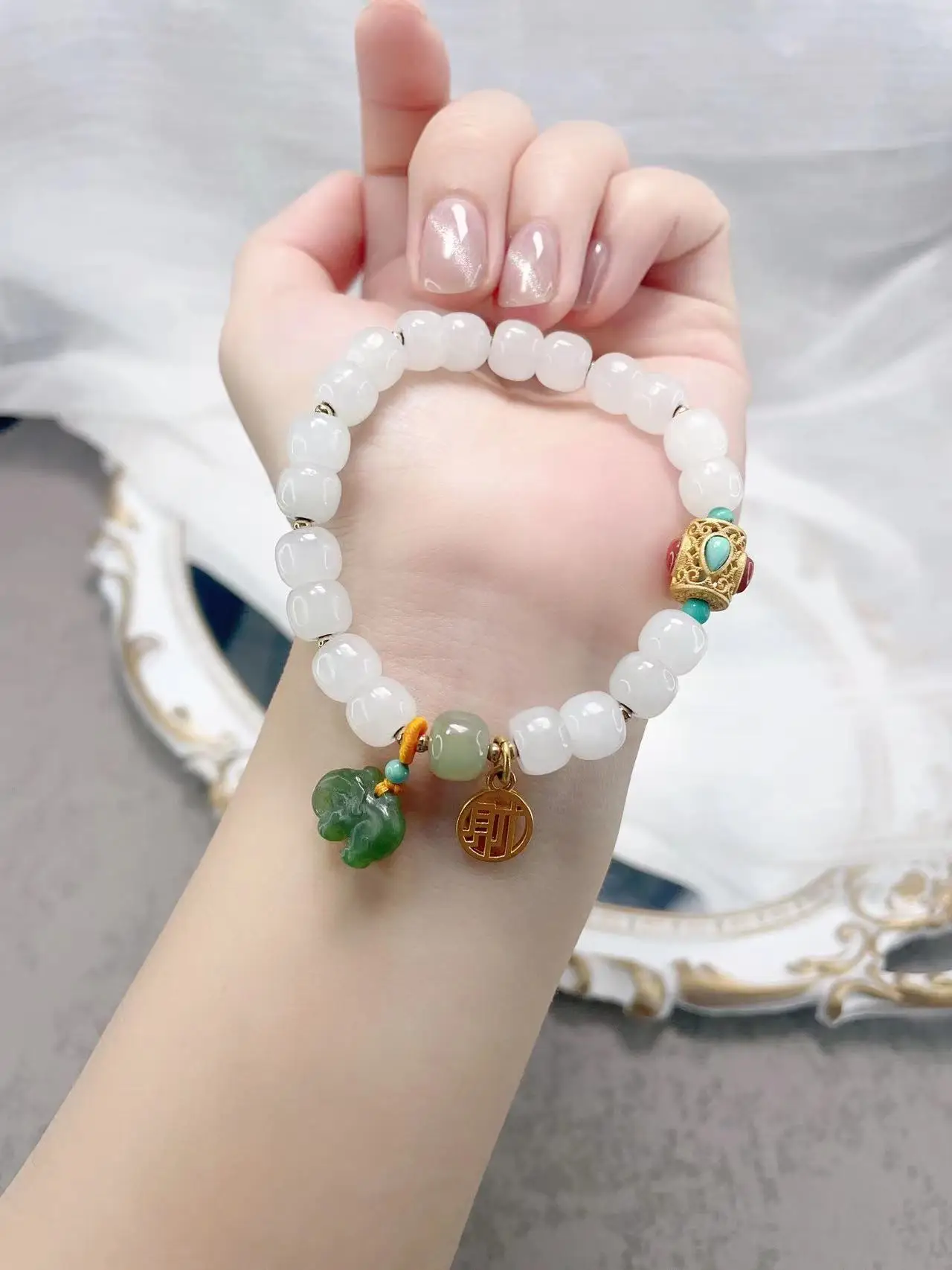 

Natural Hotan Jade Barrel Beads DIY National Style with Jasper Elephant Single Loop Bracelet Beads Ice Ying Moisturizing Gift