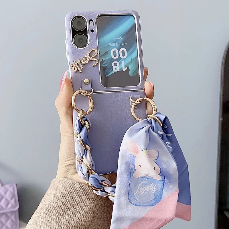 

HOCE Phone Case For OPPO Find N2 Flip With Hand Holder Silk Chain Cases For Find N2 Flip Lovely Smile Plain Protect Cover N2Flip