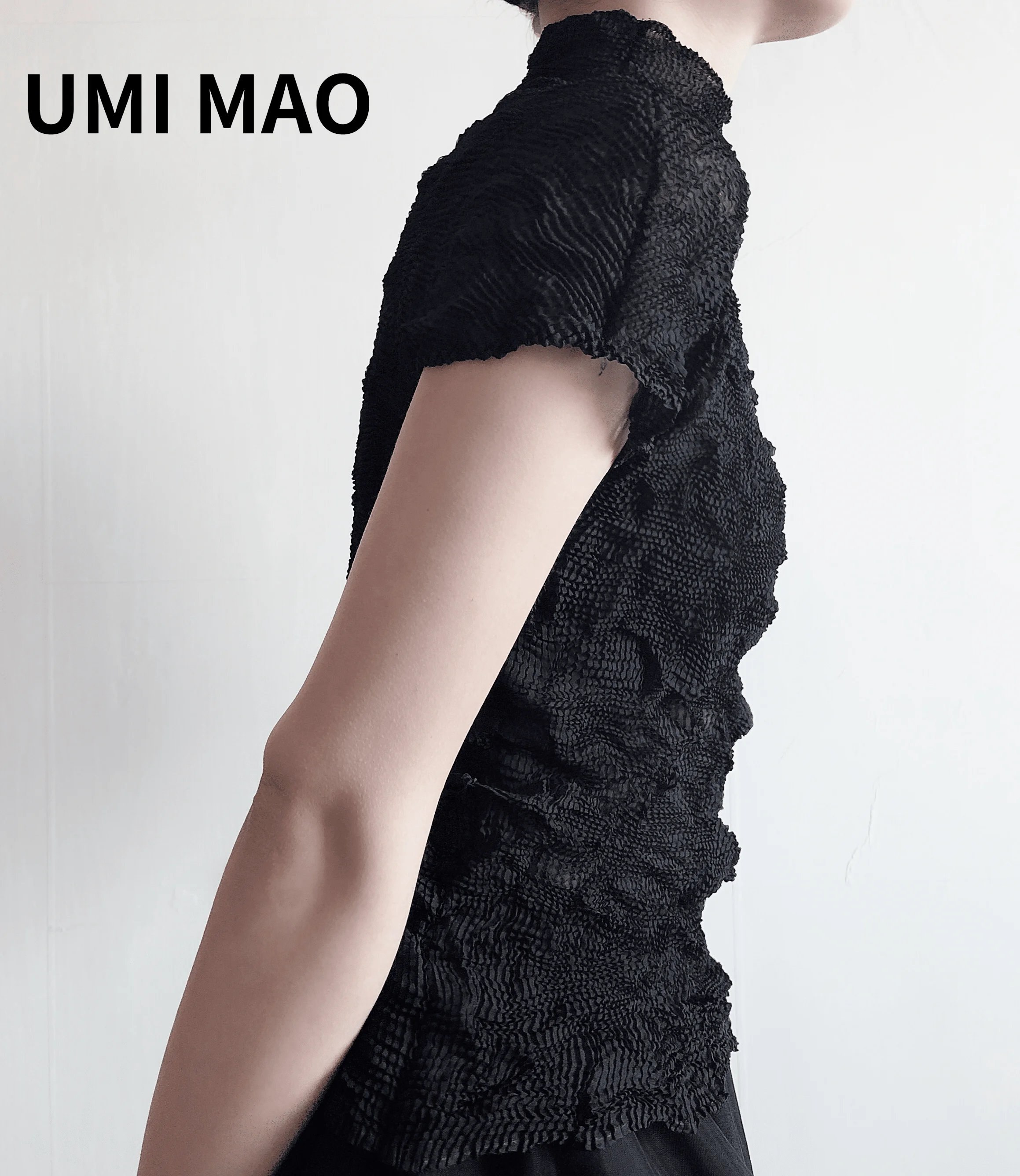 Летняя плиссированная футболка с коротким рукавом и полупрозрачной текстурой Y2K