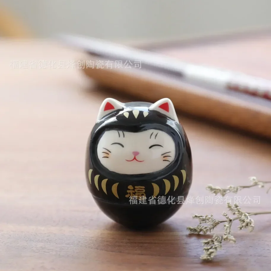 

Керамическая статуэтка кота Daruma