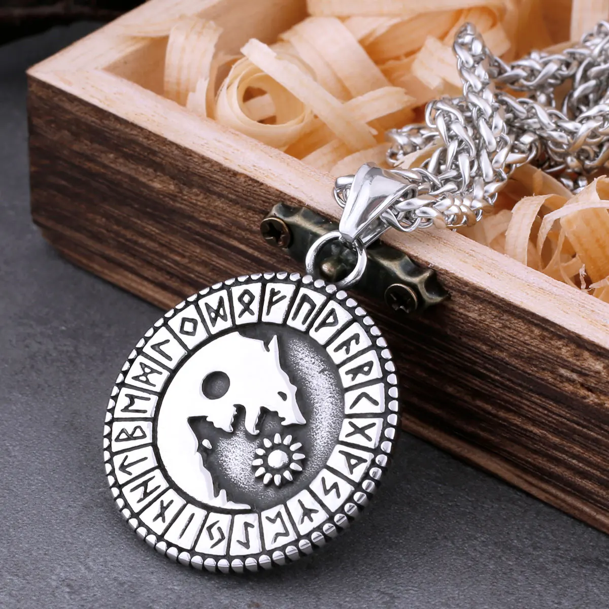 

Nordic Vikings Wolf Head Rune Amulet Necklace Stainless Steel Men's Odin Symbol Pendant Necklace Vintage Charm Male Jewelry Gift