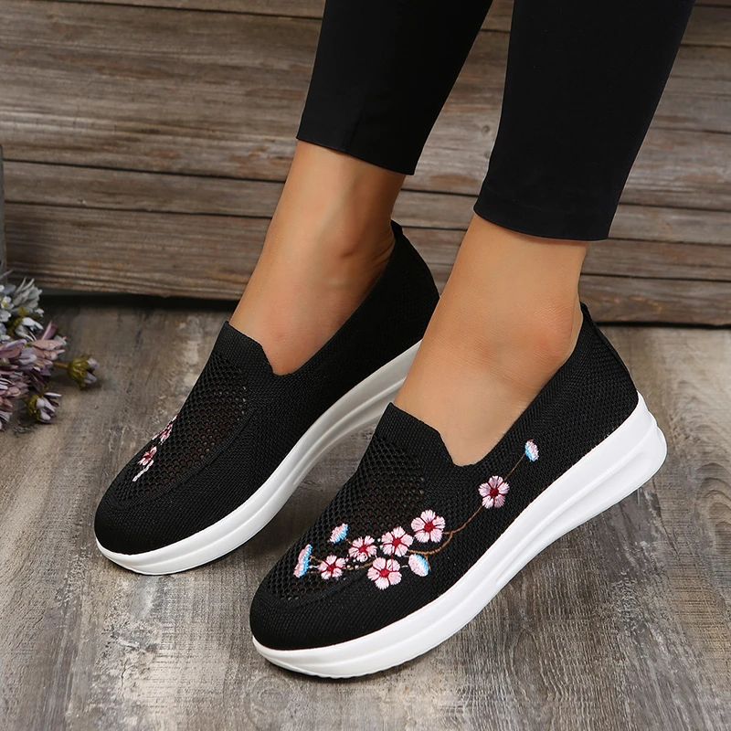 Women's sports shoes Mesh breathable flower comfortable round toe low top single shoe Women's Lefu shoes Mom's Shoes Size 35-43