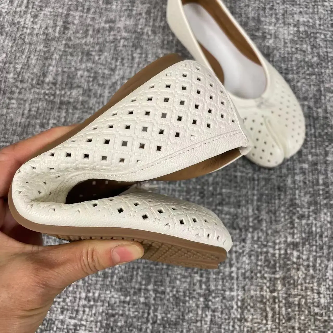 New flat sole leather single shoe split toe shoes sheepskin upper, perforated fashionable comfortable, breathable women's shoes