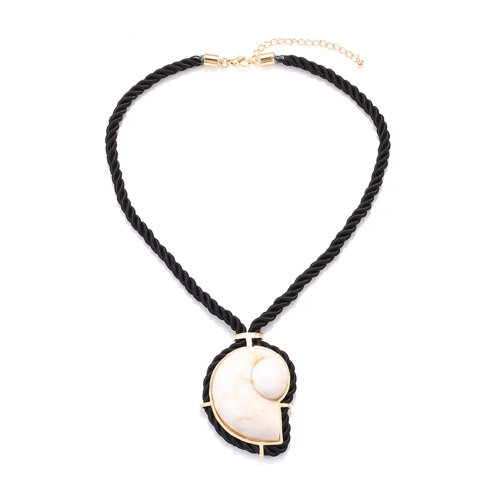 Ожерелье с подвеской в виде раковины