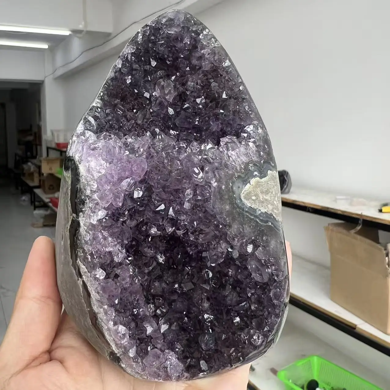 

Аметистовый кварцевый кластер ACSDVOCATE