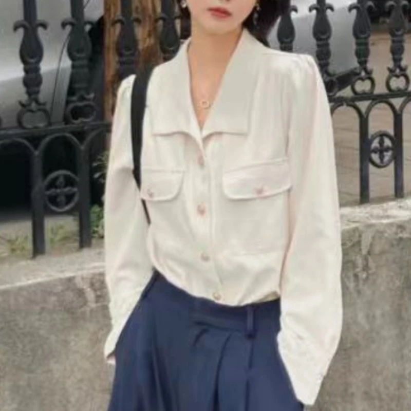 

2023 Autumn Metal Button Double Pocket Shirt for Women