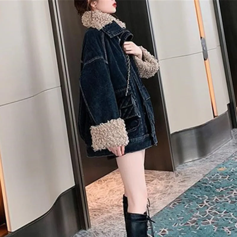 Рисунок 3 - Женская зимняя джинсовая куртка