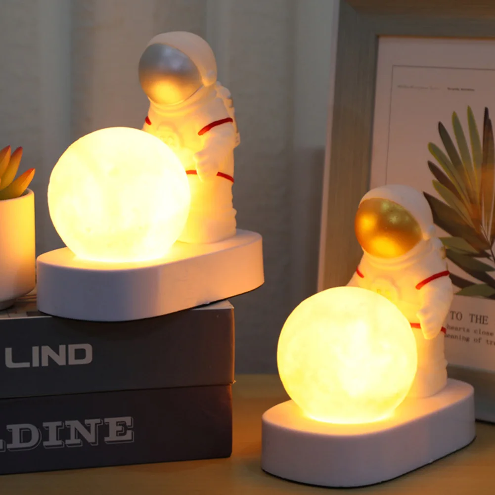 

Astronaut Spaceman LED Night Light Bedroom Bedside Desktop Decoration Creative Resin Astronaut Statue Table Lamp Boy Gift
