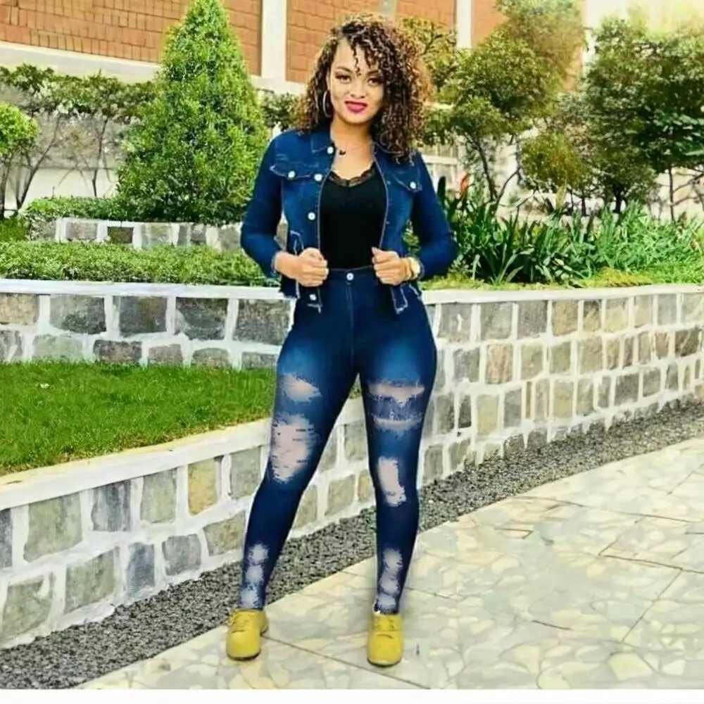 Джинсовый брючный костюм-карандаш с отложным воротником и длинным рукавом