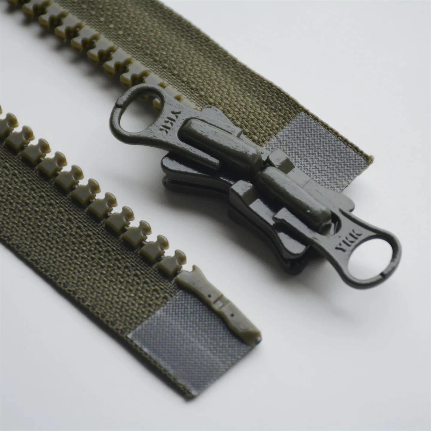 Молния YKK №8 из полимерной смолы, двусторонняя, 60-120 см, цвет армейский зеленый, для пуховиков, свитеров, кардиганов, утепленных курток (art.: 3920d7bd2efa3) - 3920d7bd2efa3