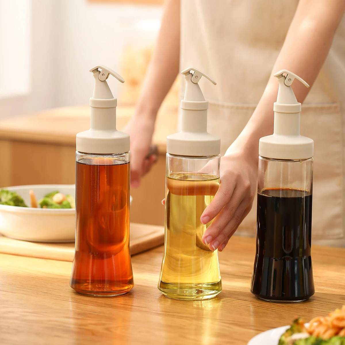 

Glass Oil Bottle with Dispenser Soy Sauce Vinegar Olive Oil Sprayer Drip ABS Lock Sauce Boat Bottle for Seasoning Kitchen