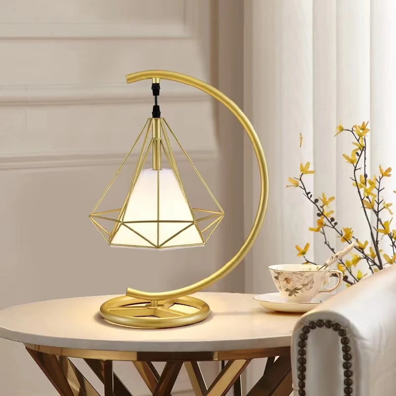 

Nordic Table Lamp Modern Gold Living Room Bedroom Bedside Lighting Luxury Desk Study Diamond Wrought Iron Interior Decor Light