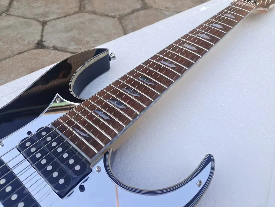 Универсальная черная электрическая гитара UV777 7 струн