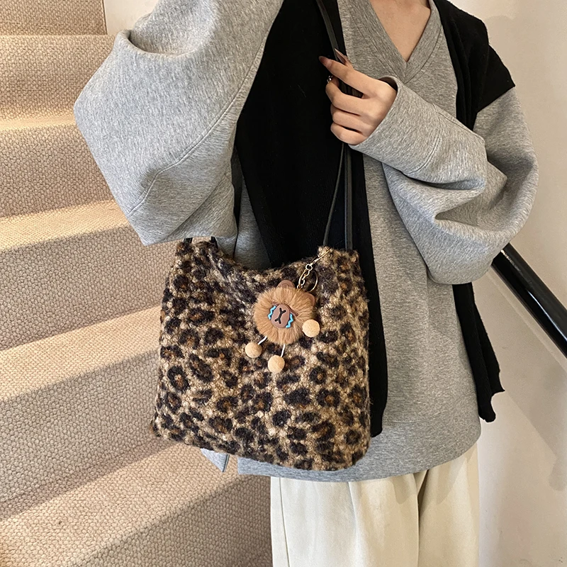 Новая классическая модная универсальная женская плюшевая сумка с леопардовым