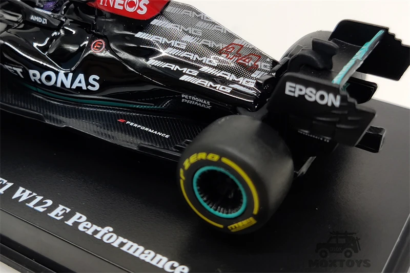 Модель гоночного автомобиля Bburago 1:43 2021 F1 Mercedes-AMG W12 E Performance W10 W07 |