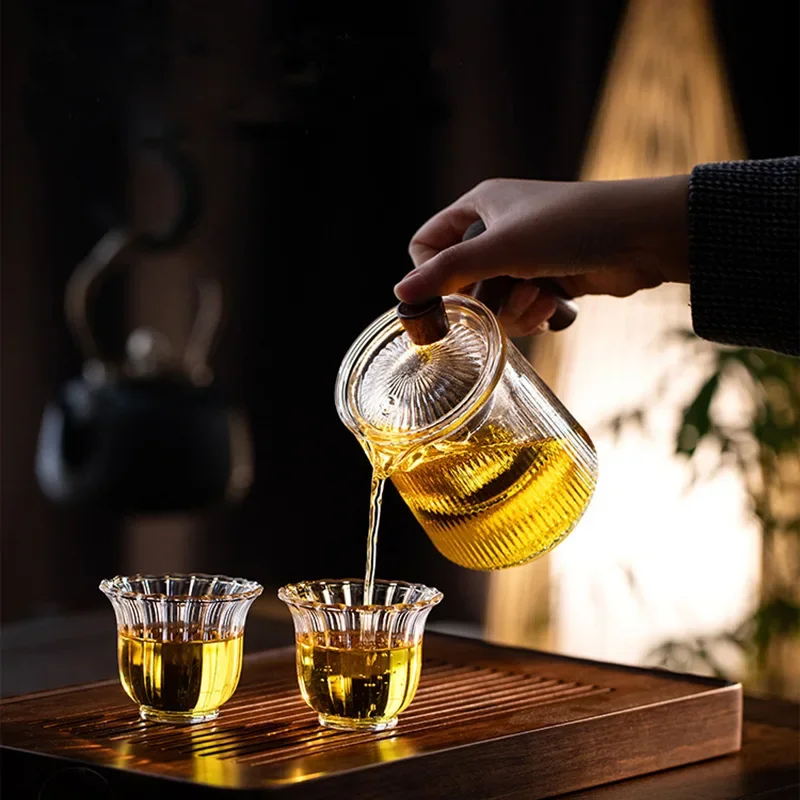 Термостойкий стеклянный чайник в полоску с деревянной ручкой китайский чайный