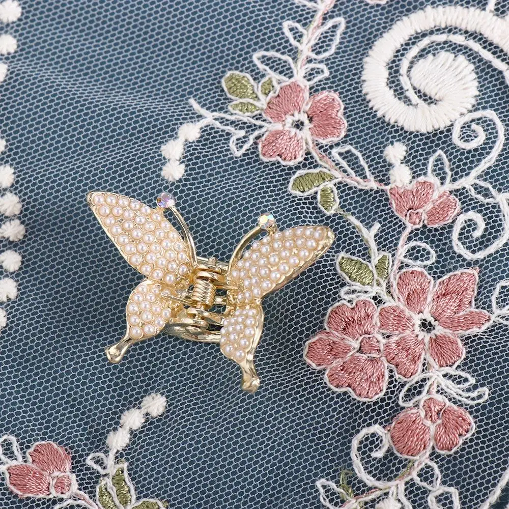 

Sweet Hairpins Pearl Temperament Hair Crabs Clip Shark Clip Korean Ponytail Holder Women Hair Claws Small Hairgrip