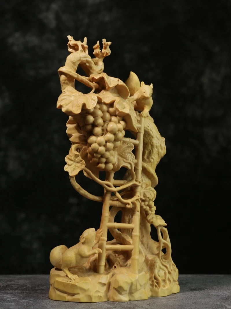 Скульптура из натурального дерева 18 см