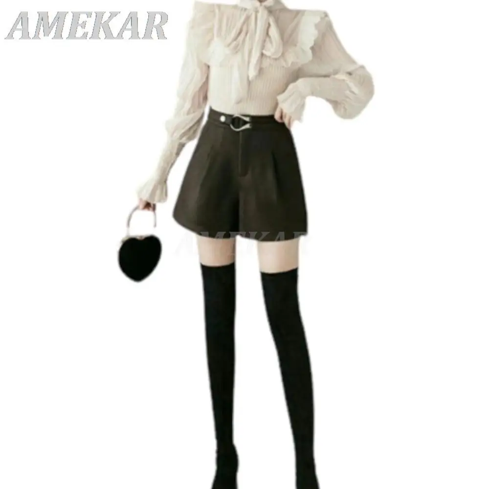 2023 Winter Fashion New Black Shorts For Women All-match Woolen Casual Thicken Shorts Lady Loose Commuter High Waist Short Pants