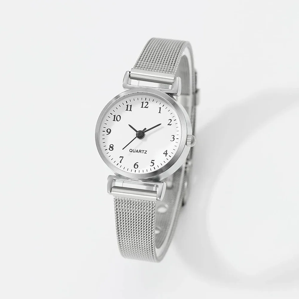 Часы наручные женские кварцевые с простым циферблатом и браслетом