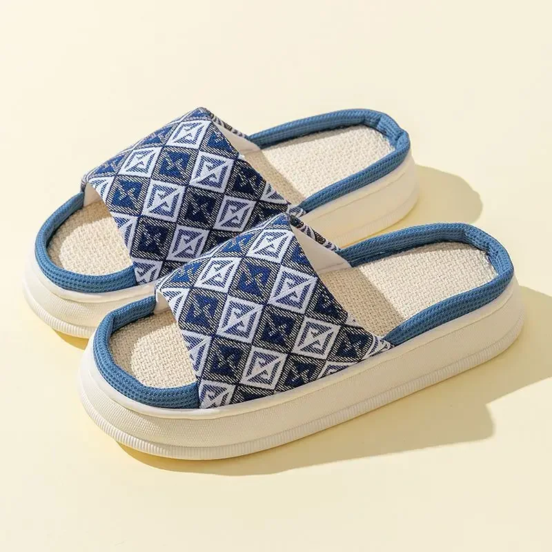 Женские шлепанцы и искусственная обувь плоские новинка но дешево рекламная