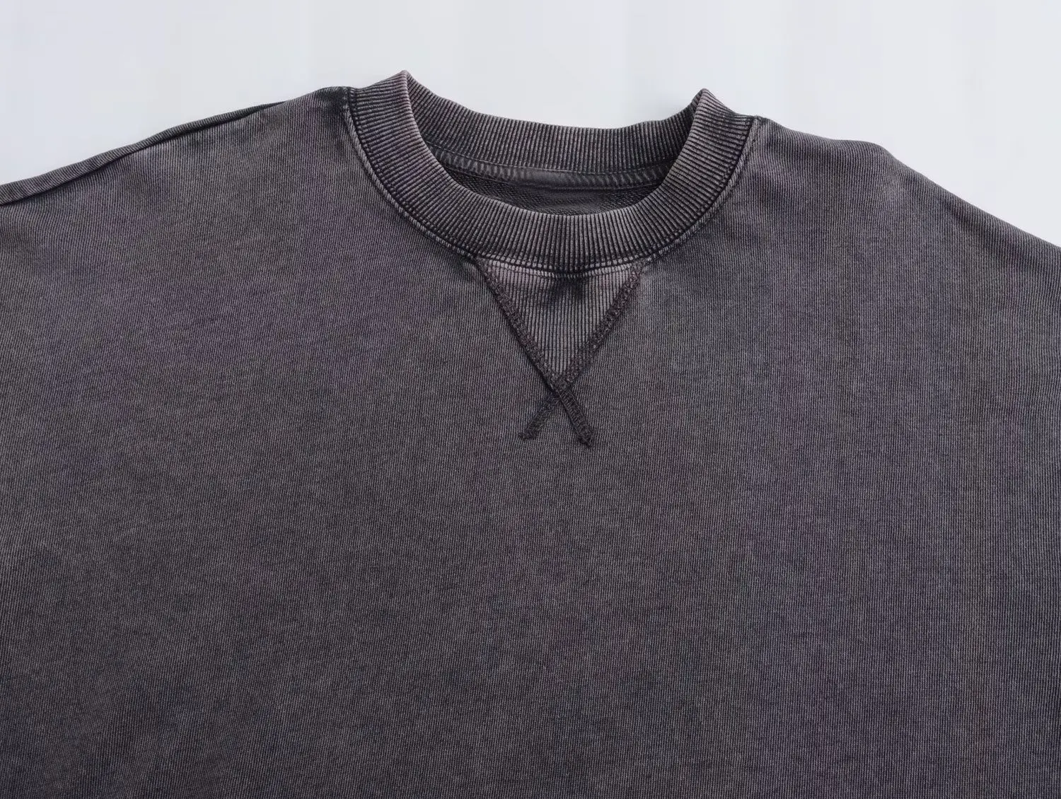 Женский однотонный комплект из брюк и свитшота с круглым вырезом