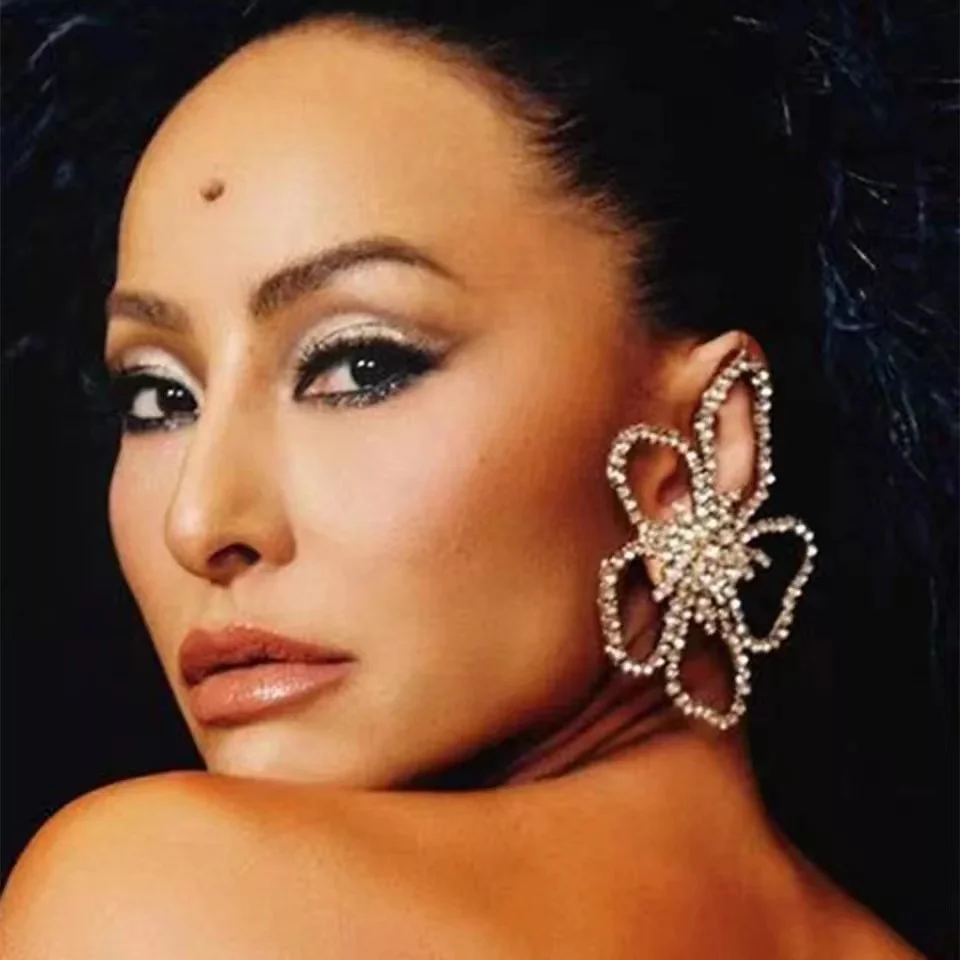 

2023 New Exaggerated Large Flower Rhinestone Earrings for Woman