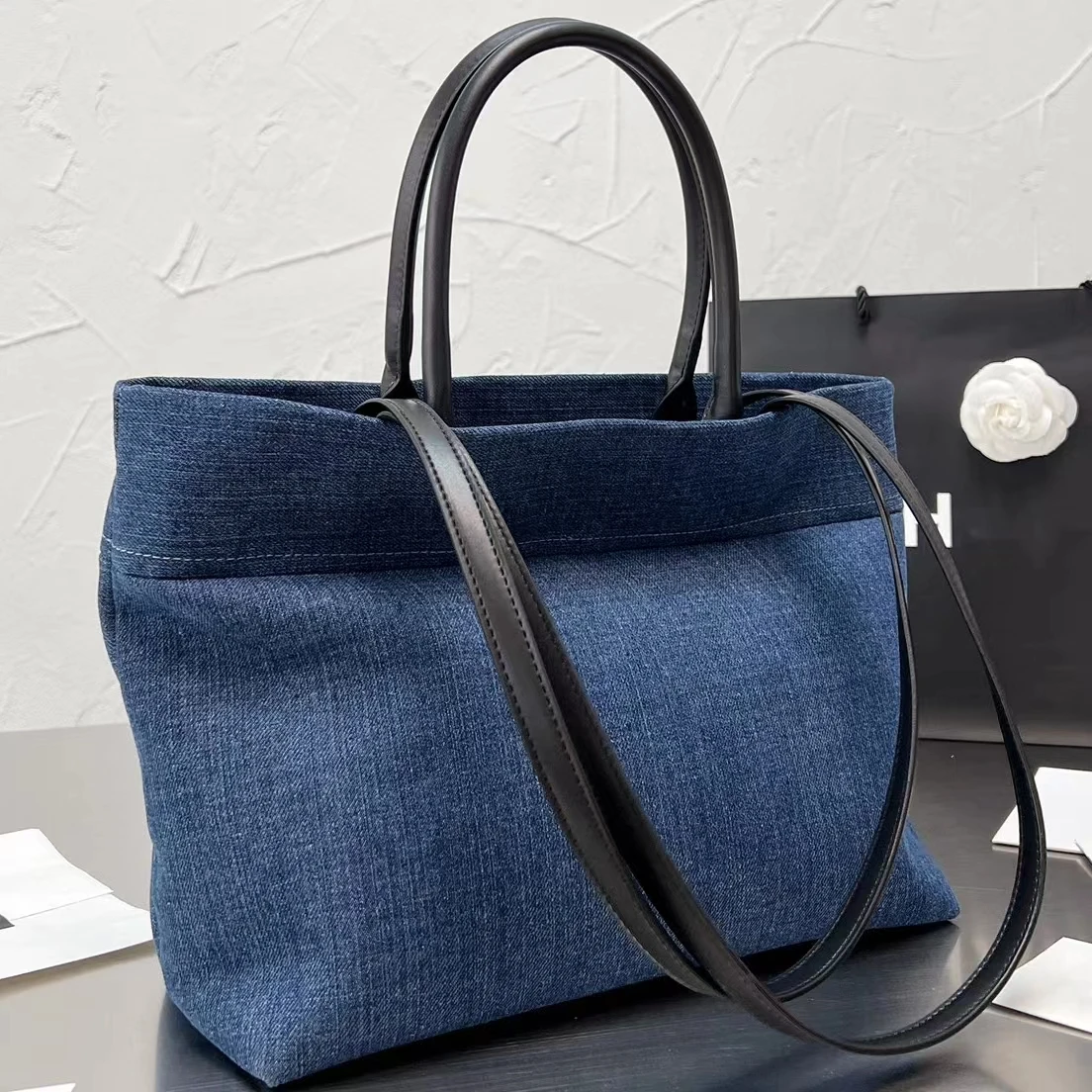 

2022ss luxury simple solid color denim/microfiber leather ladies handbag women shoulder bag designer tote bag metal clogo
