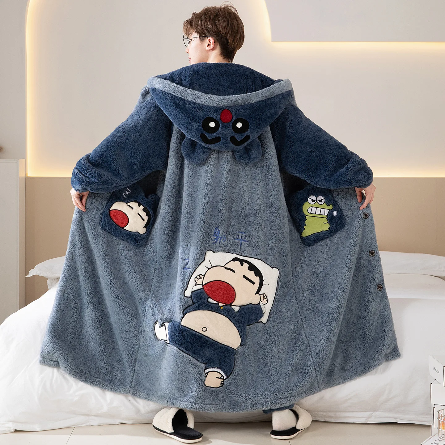 Фото Комплект: халат с капюшоном и брюки Gengar для мужчин и женщин, толстый теплый пушистый плюшевый халат с карманами в виде покебола, зимняя мягкая одежда для сна и отдыха №3