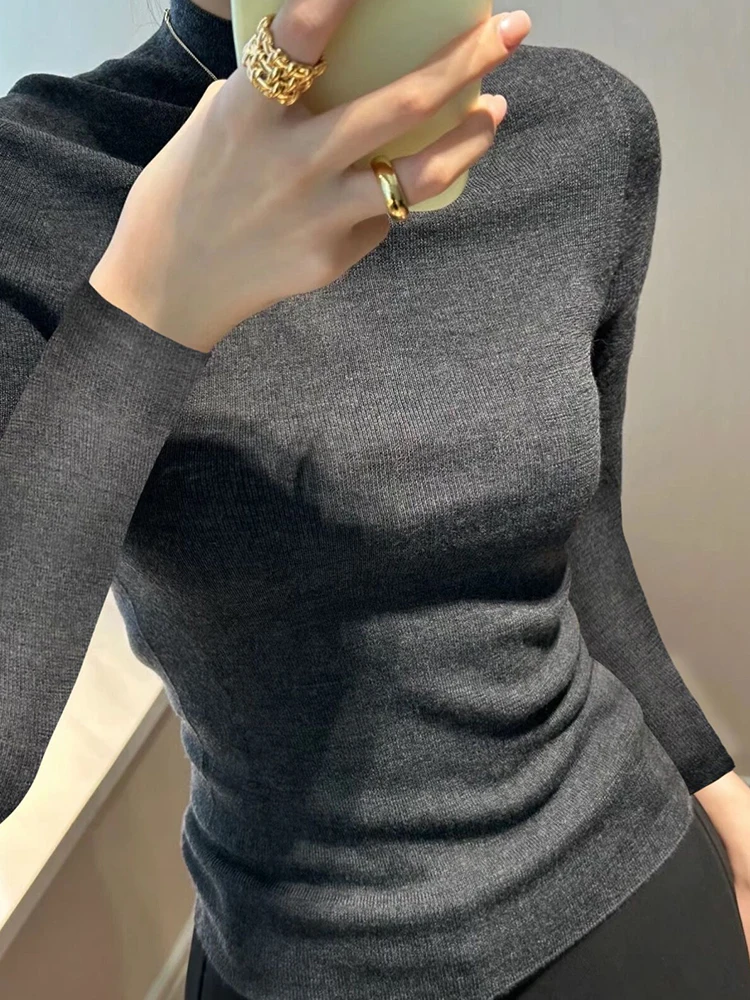 Темно-серая трикотажная нижняя рубашка с высоким воротником женская