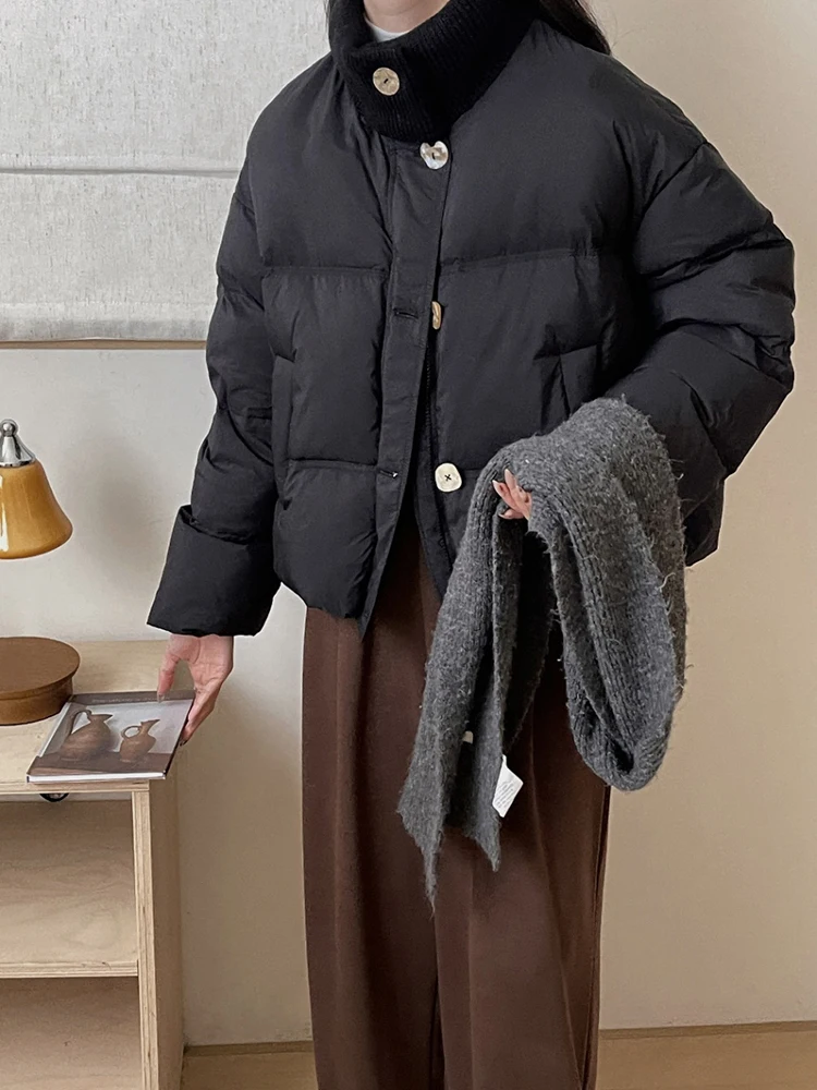 Вязаный короткий пуховик с воротником-стойкой для женщин зима 2023 новая теплая