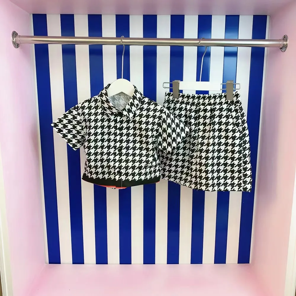 

Дизайнерская одежда 2022, популярная новинка, футболка с круглым вырезом для мальчиков + повседневные шорты с принтом