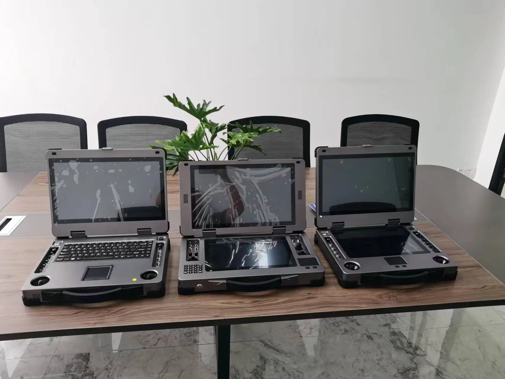 Видеодроны Мобильная радиостанция заземления Двойной монитор с БПЛА Система