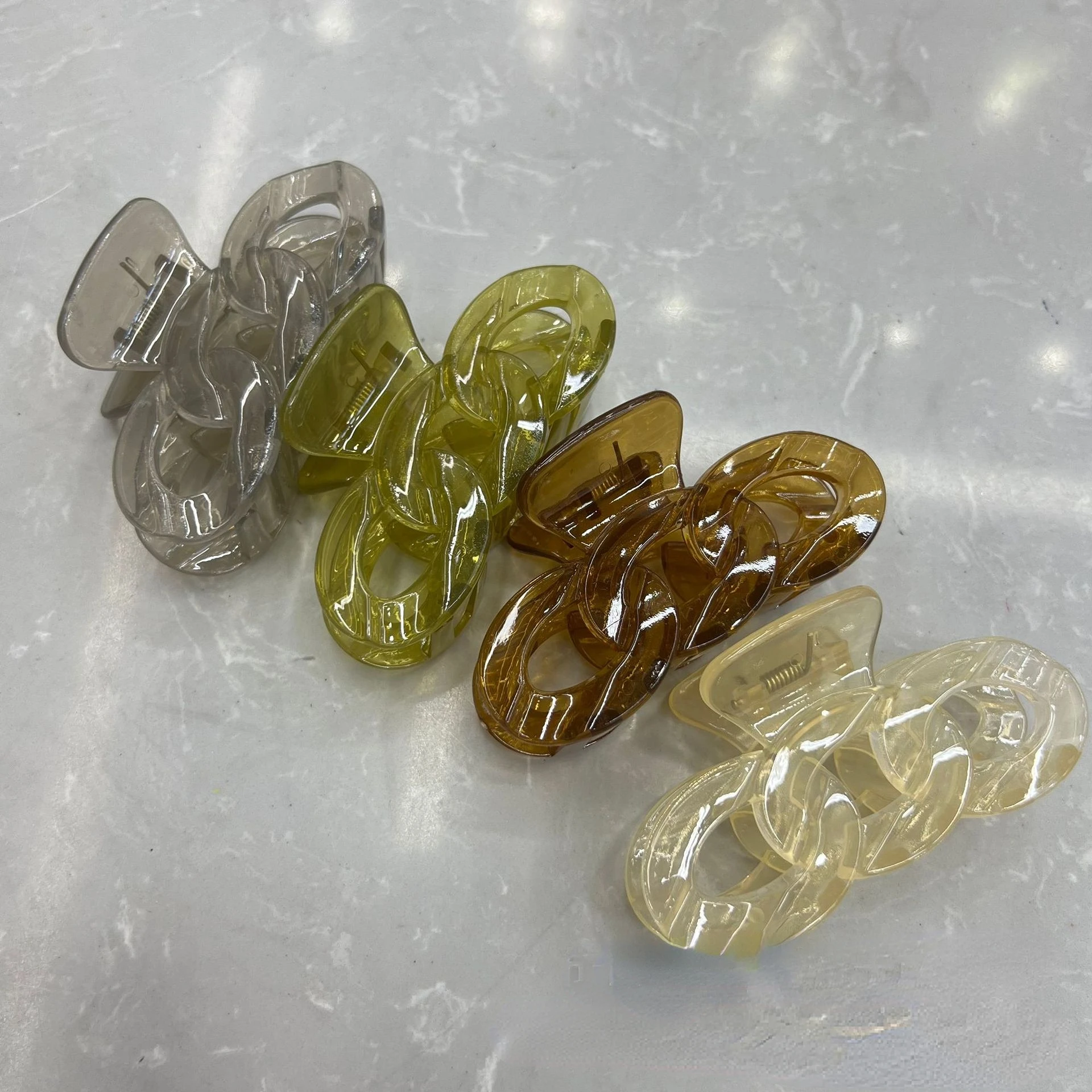 

Korean Simple Acrylic Chain Large Jelly Hair Claw Clips for Women Fashion Hairpin Hair Accessories