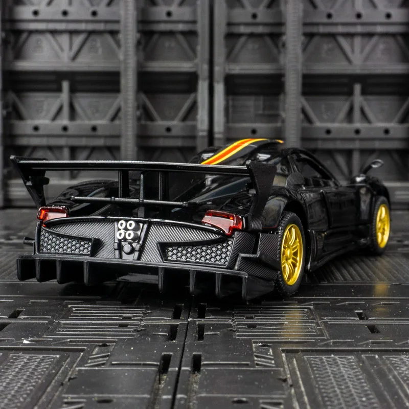 Фото CCA 1:31 Pagani Zonda, модель автомобиля из сплава, коллекция украшений, акустооптические детские игрушечные двери, которые можно открыть №2