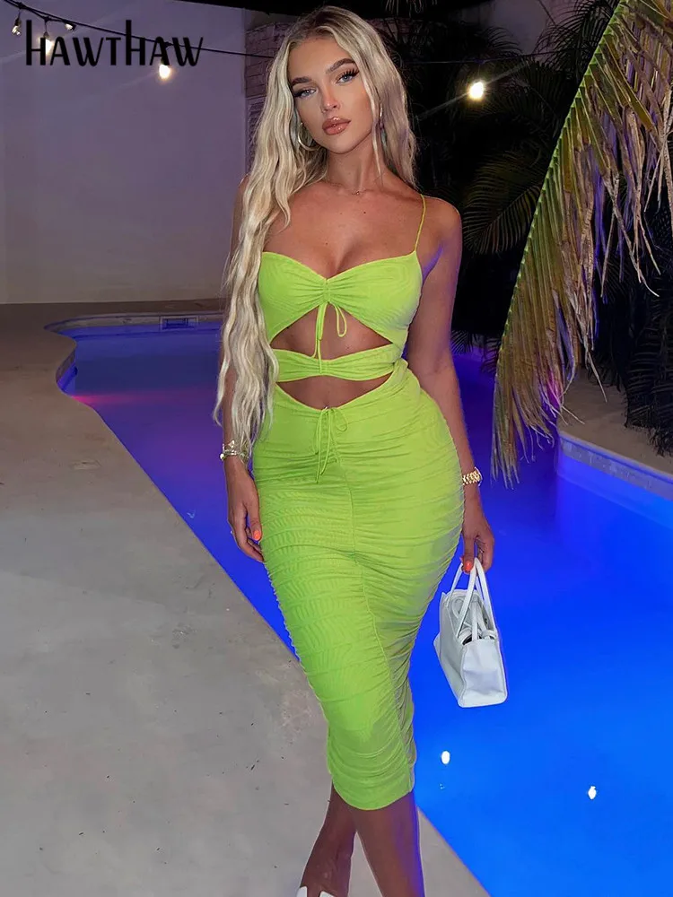 

Женское облегающее платье-миди с V-образным вырезом