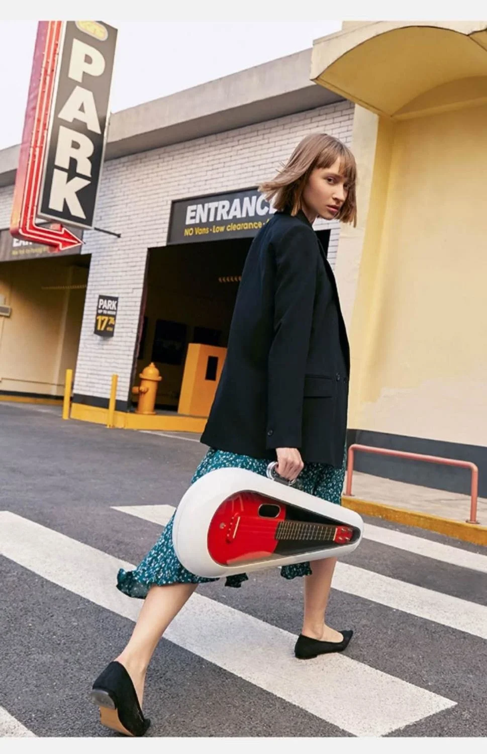 

LAVA U Carbon Fiber FreeBoost Ukulele 23 inch 26 inch Tenor Ukulele With Effects Without Plugging In Travel Ukulele With Case