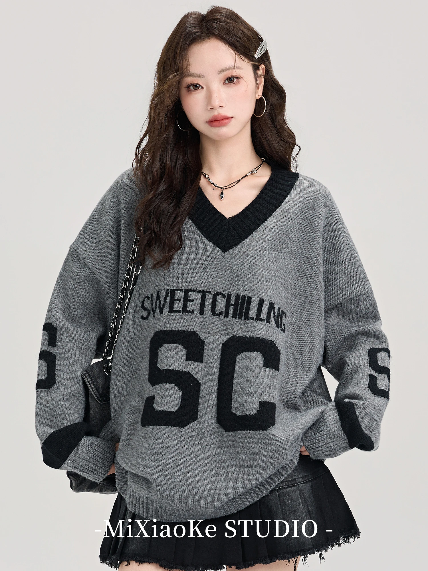 Xiaoke Idle Sle контрастного цвета вязаный свитер с v-образным вырезом и длинными