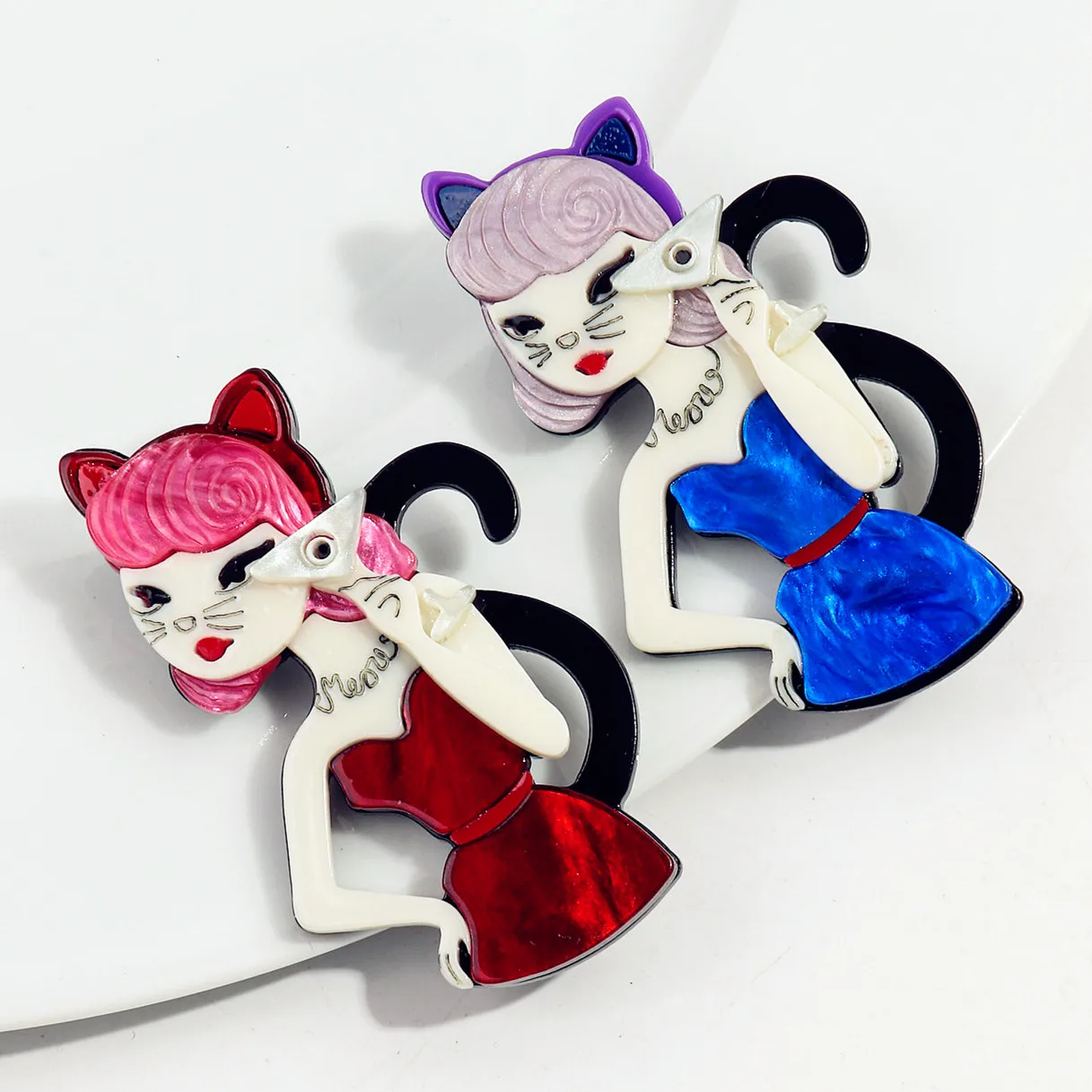 Женская акриловая брошь в виде кошки