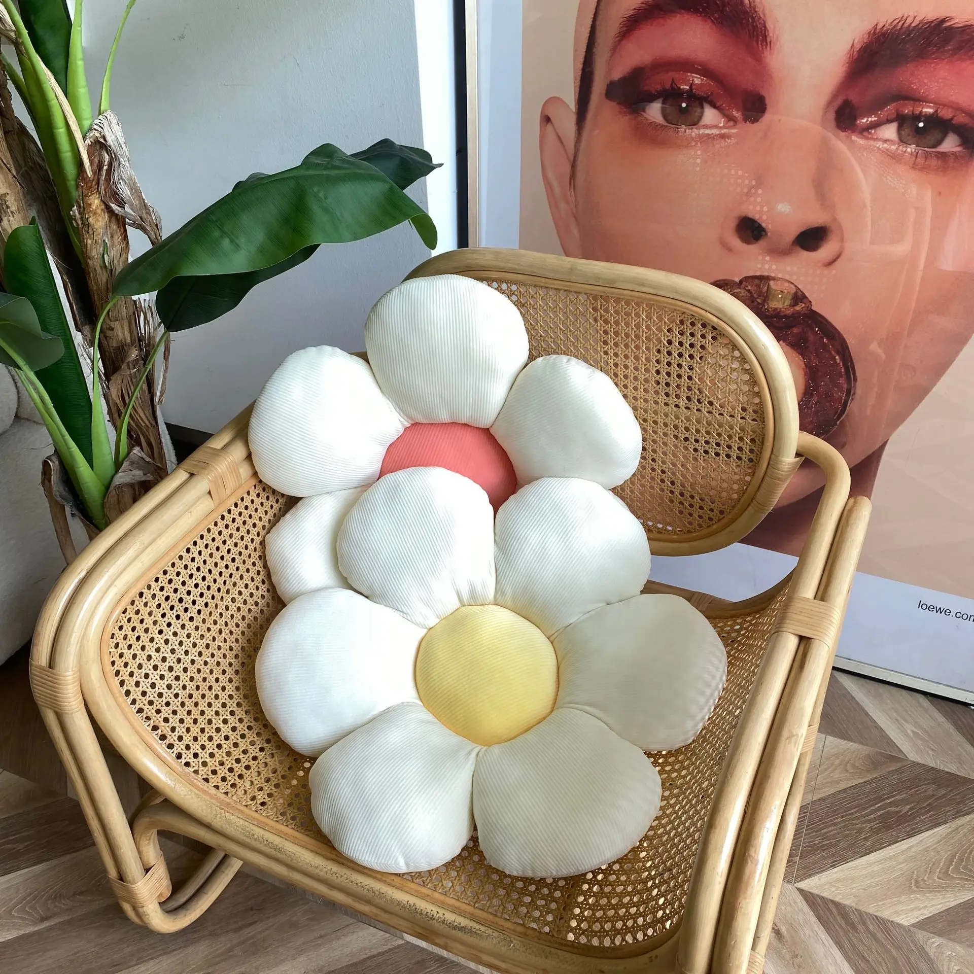 

MOMO Small Daisy Flower Pillow Ins Cute Sunflower Plush Cushion Sofa Piaochuang Living Room Cushion Tatami Cushion