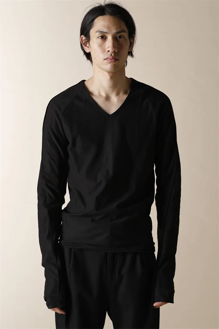 

Футболка мужская демисезонная с длинным рукавом и V-образным вырезом