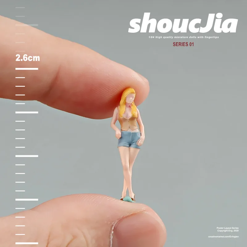 

Микрофигурка блондинка со шортами 1/64