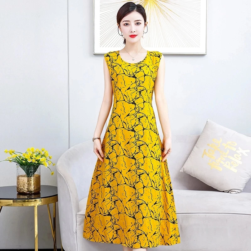 

Платье-футляр женское средней длины с круглым вырезом и цветочным принтом