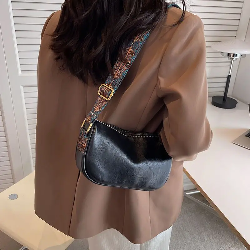 

Women New Fashion Leather Shoulder Armpit Bag for Women 2023 Tend Female Simple Small Pocket Design Underarm Handbags and Purses