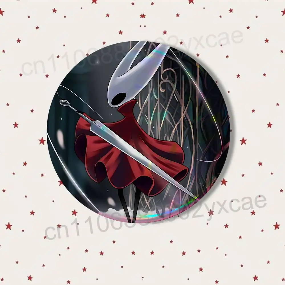 Фото Нагрудные значки-броши Sherma Hollow Knight Silksong Hornet с лазерной отражающей поверхностью, украшения для сумок и одежды, коллекционные предметы, подарки для друзей №5