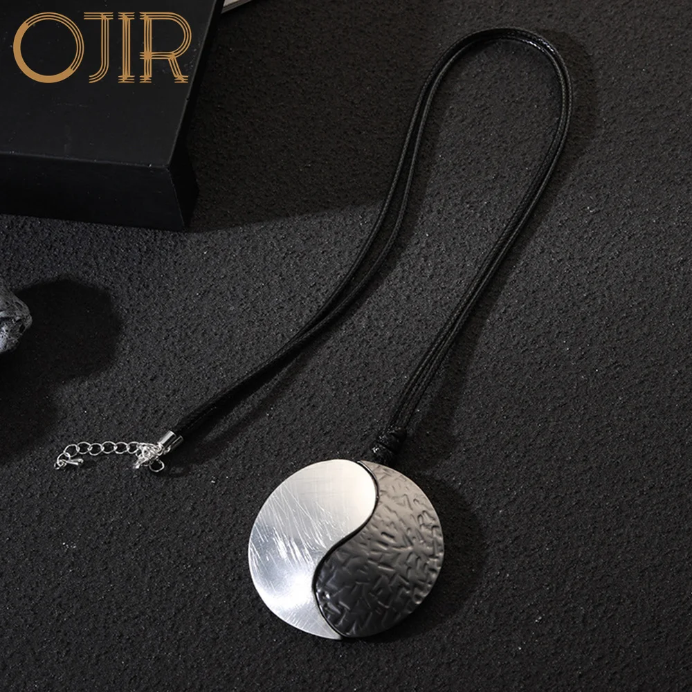 

Vintage Round Bagua Map Suspension Pendants Aesthetic Trending Necklace for Women Stranger Things Gothic Accessories Wholesale
