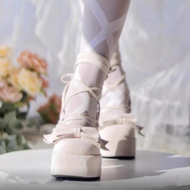 Туфли-лодочки женские бархатные на шнуровке толстом каблуке